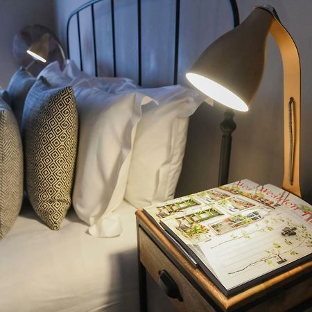 The Wife Of Bath Restaurant With Rooms 애슈퍼드 외부 사진