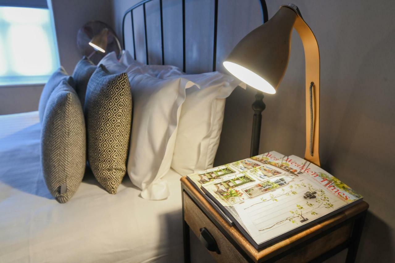 The Wife Of Bath Restaurant With Rooms 애슈퍼드 외부 사진